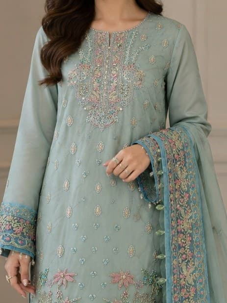 Aira Luxury Lawn Suit thumbnail 2