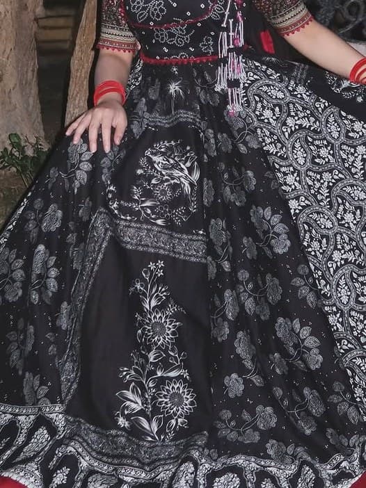 Fiza Embroidered Maxi Dress thumbnail 3