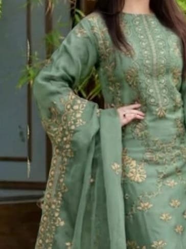 Mehroo Lawn Luxury Lawn Suit thumbnail 2