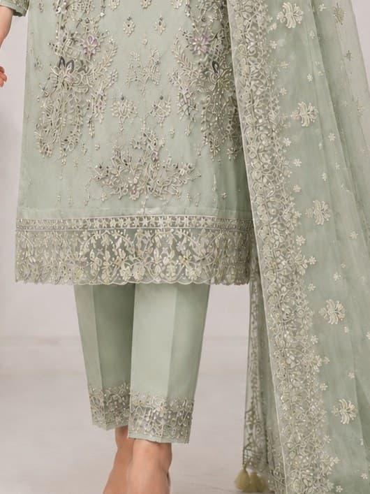 Sahar Luxury Lawn Suit thumbnail 3