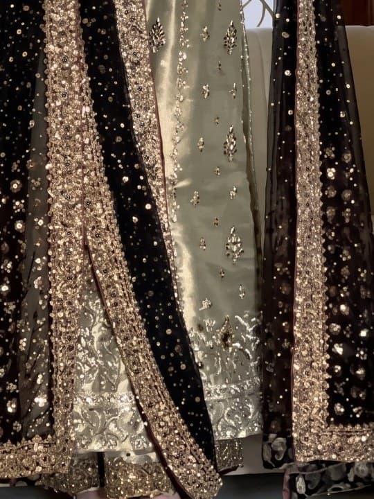 Zainab Embroidered Suit thumbnail 3